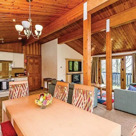 Brockwood Hall Lodges