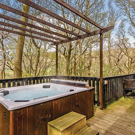 Brockwood Hall Lodges